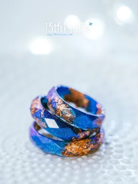 Iridescent blue faceted resin ring with rose gold flakes