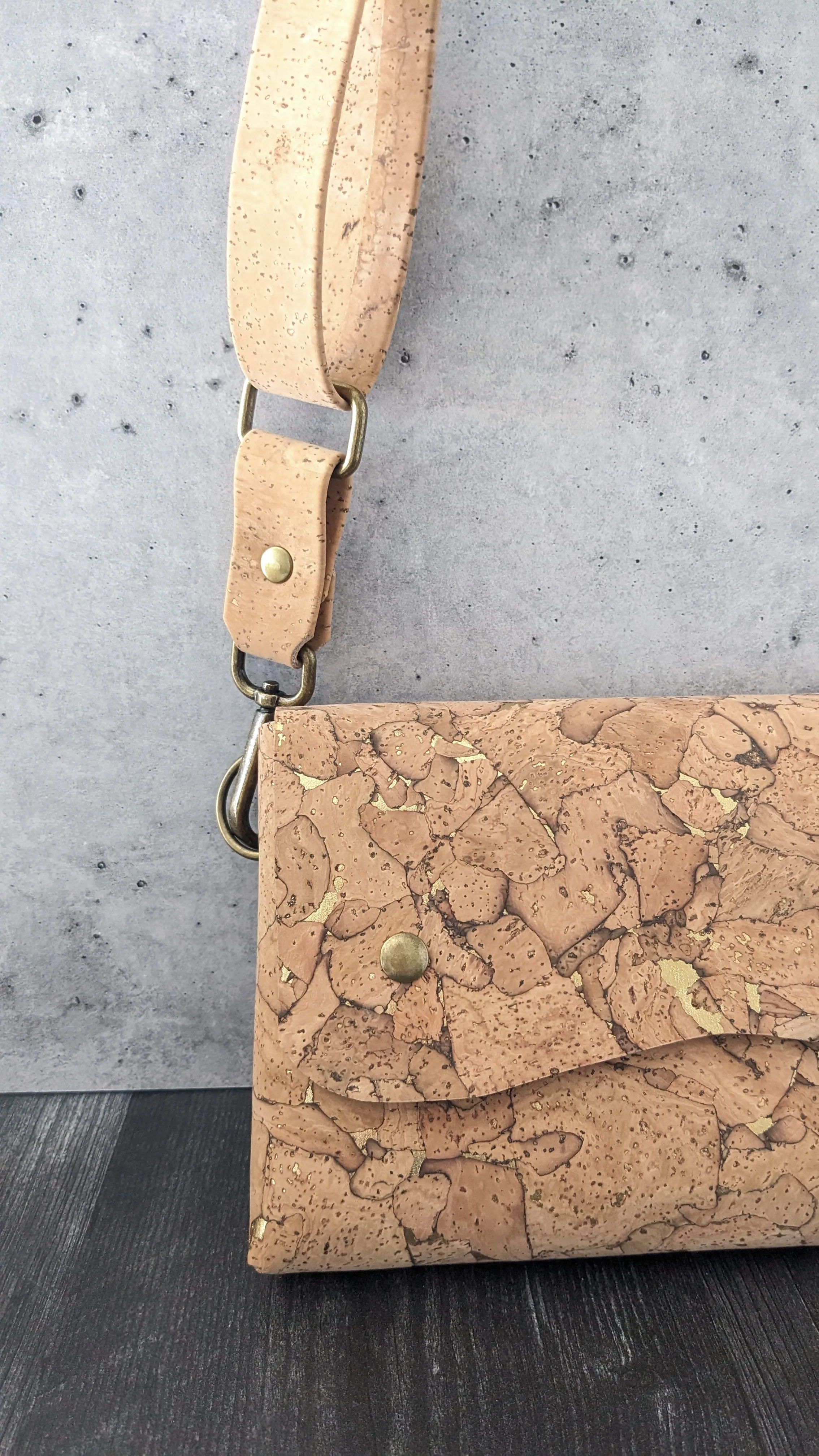 Rivet Sling Crossbody in Gold Fleck Cork