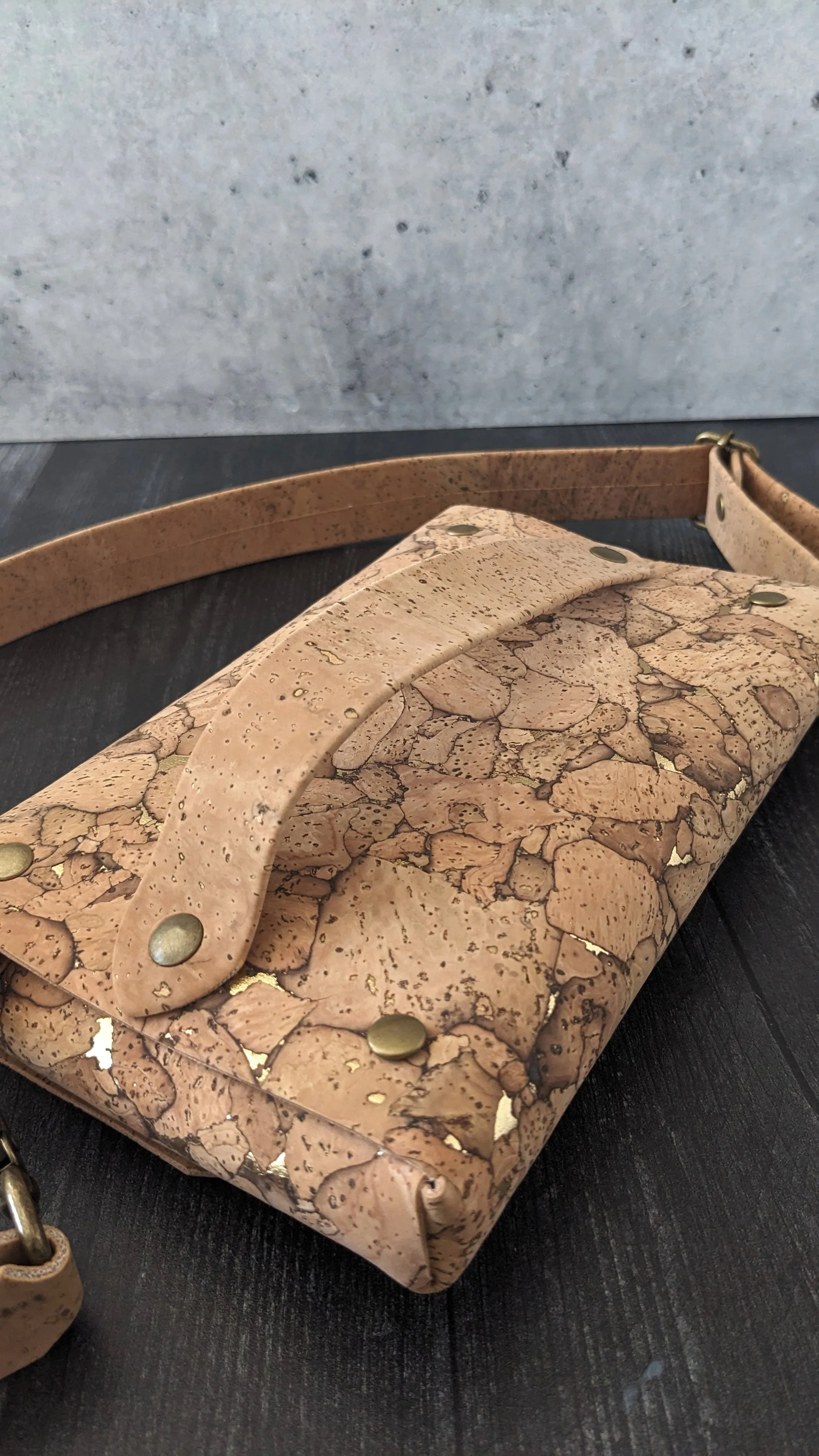 Rivet Sling Crossbody in Gold Fleck Cork